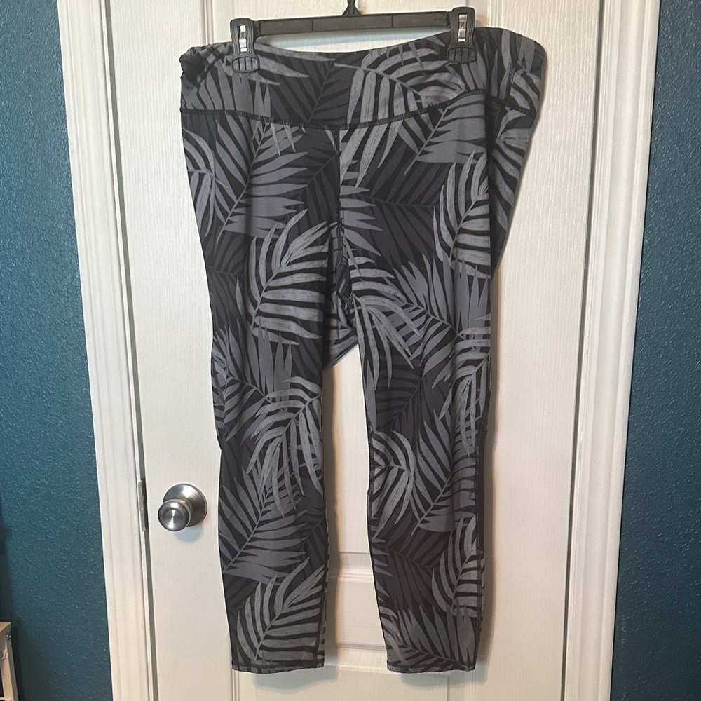 Old Navy Active Black and Gray Patterned Leggings